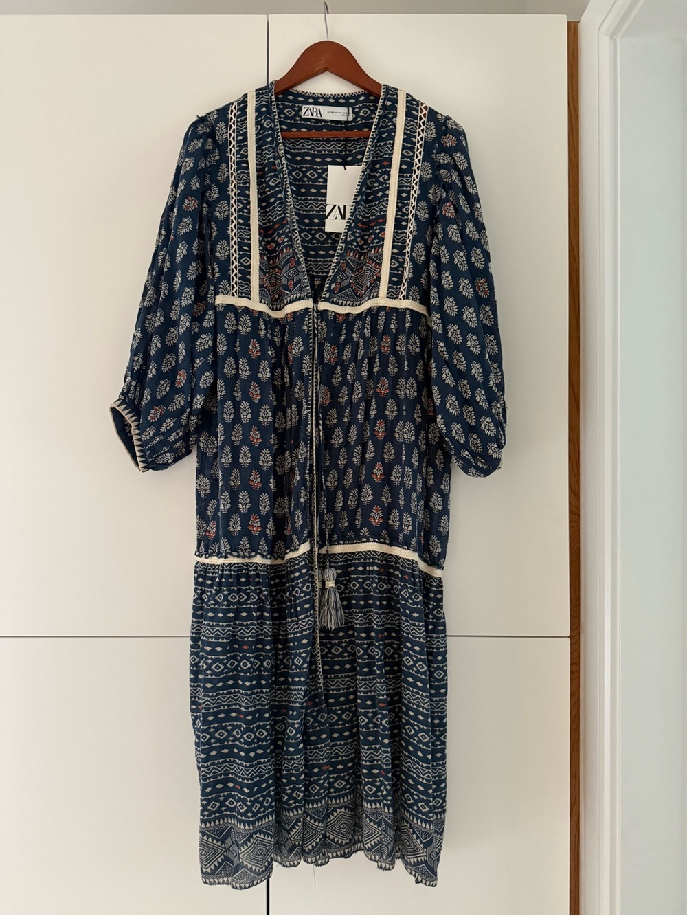 NWT Zara - Navy and Cream Embroidered Shawl Jacket